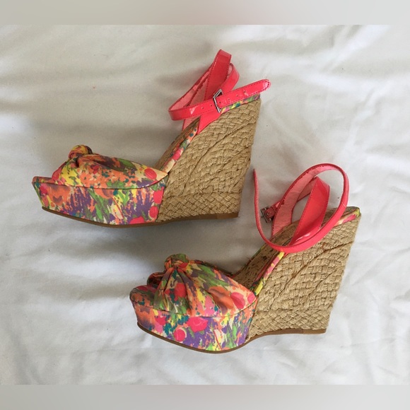 Sexy cute Gianni Bini pink/multicolored 5in peep toe platform wedges, size 7 - Picture 3 of 16